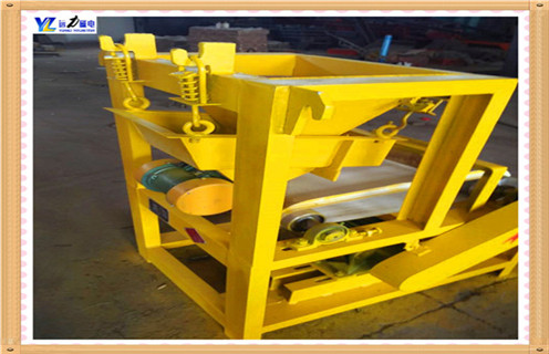 2.遠(yuǎn)力磁電的礦用小型輸送帶磁選機(jī)的優(yōu)勢(shì) 濰坊遠(yuǎn)力磁電磁電專業(yè)生產(chǎn)各種型號(hào)的磁選機(jī),礦用小型帶式磁選機(jī)的需求量還是比較大的,設(shè)備輕便.簡(jiǎn)易,便于安裝和存放,得到了很多中小企業(yè)的青睞的贊賞.